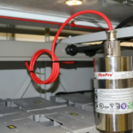 Gerador de Aerossol instalado em painel elétrico, com sistema automático de supressão de incêndio FirePro, utilizado para proteção contra incêndio em ambientes técnicos e salas de equipamentos.